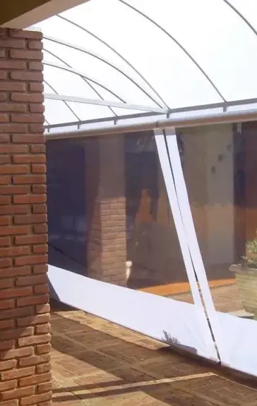 cortina-retratil-com-visor-YZ9VaX11B5TpjpOv-768x576